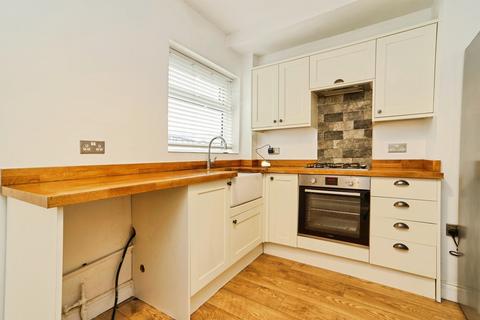 2 bedroom end of terrace house for sale, Low Lane, Horsforth, Leeds