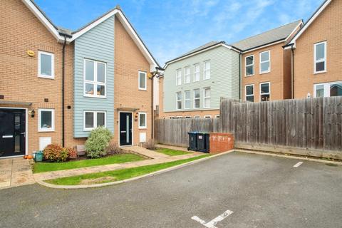 3 bedroom semi-detached house for sale, Bridgeview Close, Hemel Hempstead