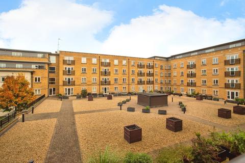 2 bedroom flat for sale, Ovaltine Drive, Kings Langley