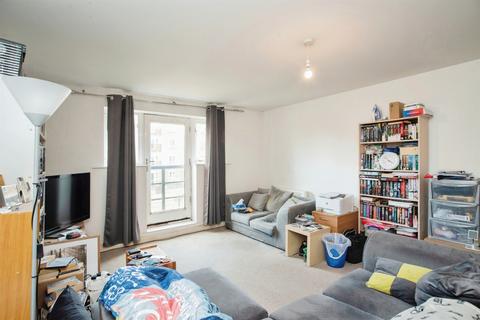 2 bedroom flat for sale, Ovaltine Drive, Kings Langley