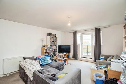 2 bedroom flat for sale, Ovaltine Drive, Kings Langley