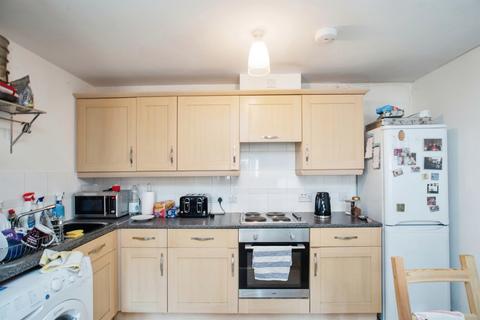2 bedroom flat for sale, Ovaltine Drive, Kings Langley