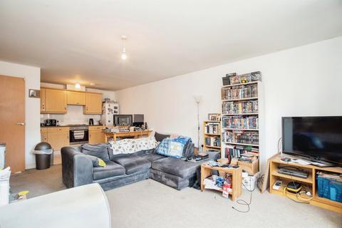 2 bedroom flat for sale, Ovaltine Drive, Kings Langley