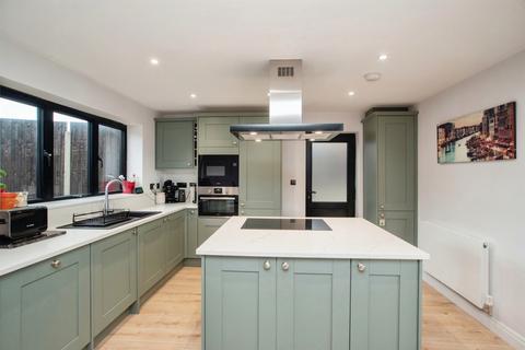 3 bedroom semi-detached house for sale, Bedmond Road, Abbots Langley