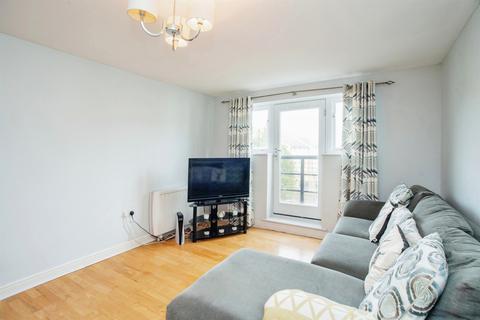 2 bedroom flat for sale, Ovaltine Drive, KINGS LANGLEY