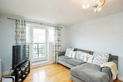 2 bedroom flat for sale, Ovaltine Drive, KINGS LANGLEY