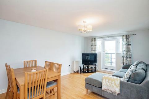 2 bedroom flat for sale, Ovaltine Drive, KINGS LANGLEY