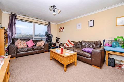 2 bedroom flat for sale, Nightingale Walk, Hemel Hempstead