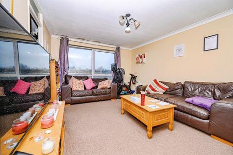 2 bedroom flat for sale, Nightingale Walk, Hemel Hempstead