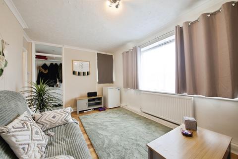 undefined, Little Pynchons, Harlow