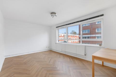 3 bedroom flat to rent, Clarence Lane, Roehampton, SW15