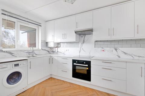 3 bedroom flat to rent, Clarence Lane, Roehampton, SW15