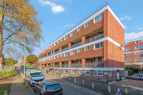 3 bedroom flat to rent, Clarence Lane, Roehampton, SW15