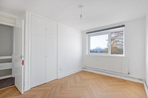 3 bedroom flat to rent, Clarence Lane, Roehampton, SW15