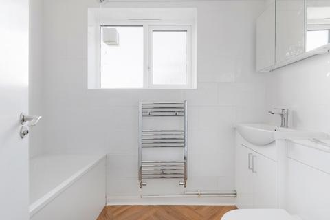 3 bedroom flat to rent, Clarence Lane, Roehampton, SW15
