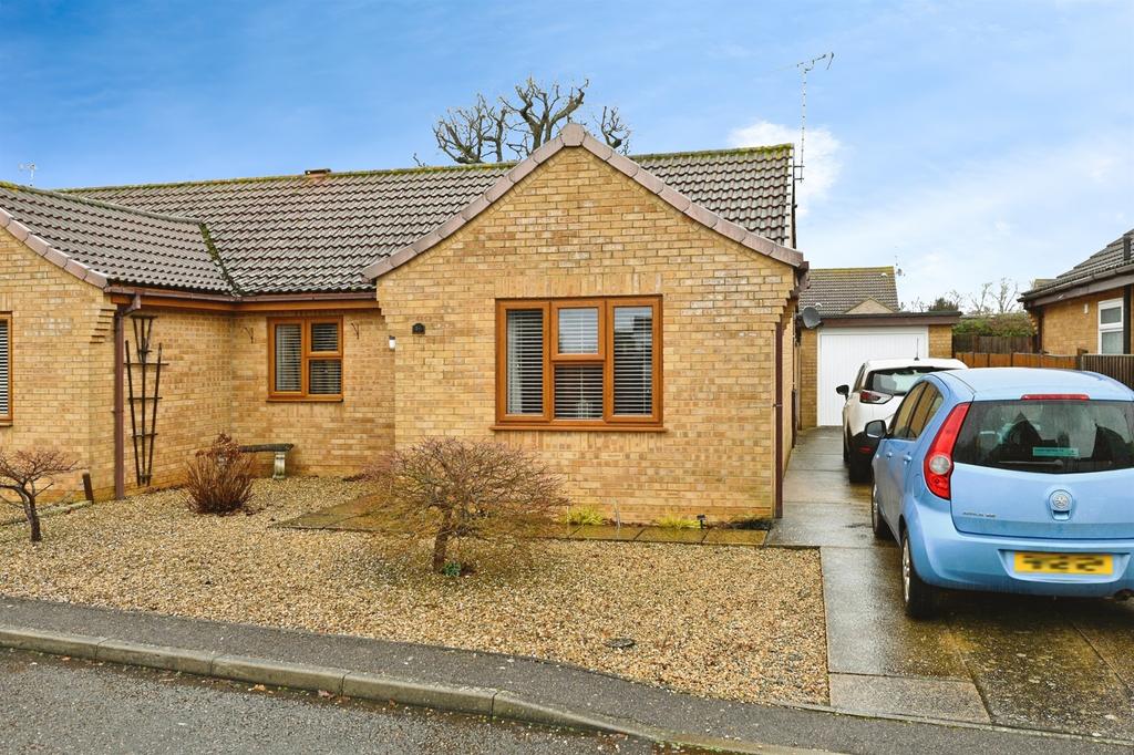 1 bedroom semi-detached bungalow for sale