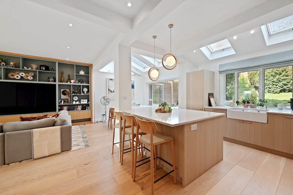 17 Makepeae Ave - Kitchen.JPG