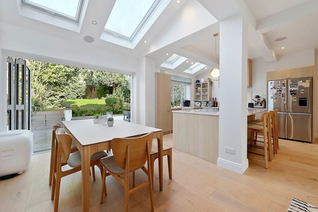 17 Makepeae Ave - Kitchen.JPG