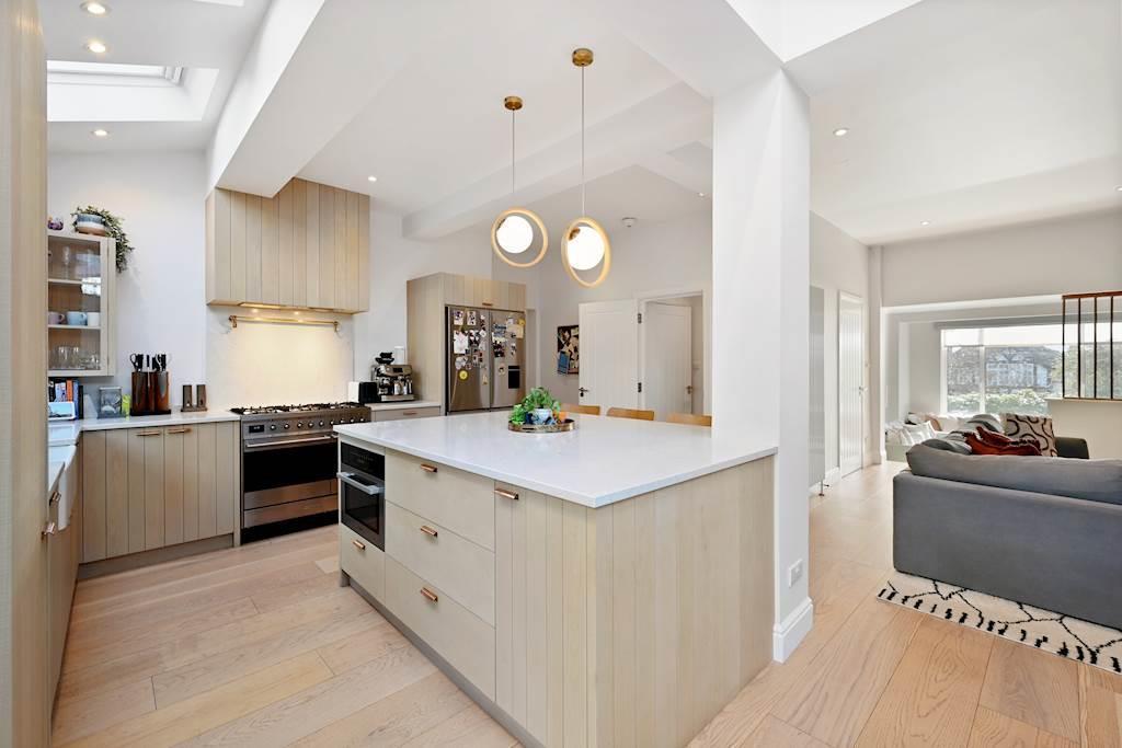 06-81f6 GCFTZ - 17 Makepeae Ave - Kitchen.JPG