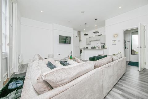 2 bedroom ground floor flat for sale, Museum Street, Ipswich