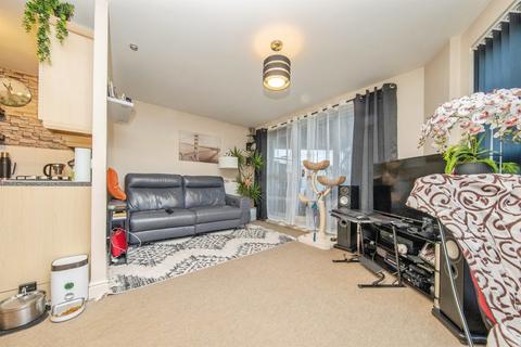 2 bedroom flat for sale, Reavell Place, Ipswich