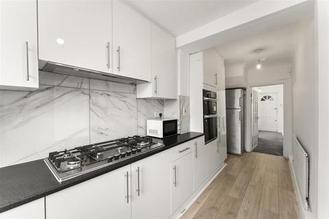 4 bedroom semi-detached house for sale, North Hyde Road, Hayes UB3