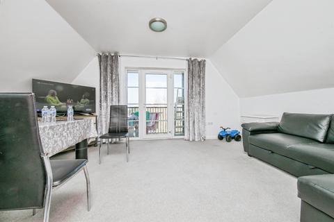 2 bedroom flat for sale, Alnesbourn Crescent, Ipswich