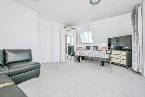 2 bedroom flat for sale, Alnesbourn Crescent, Ipswich