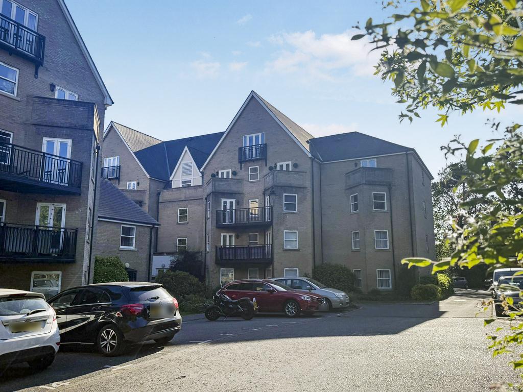 1 bedroom ground floor flat for sale
