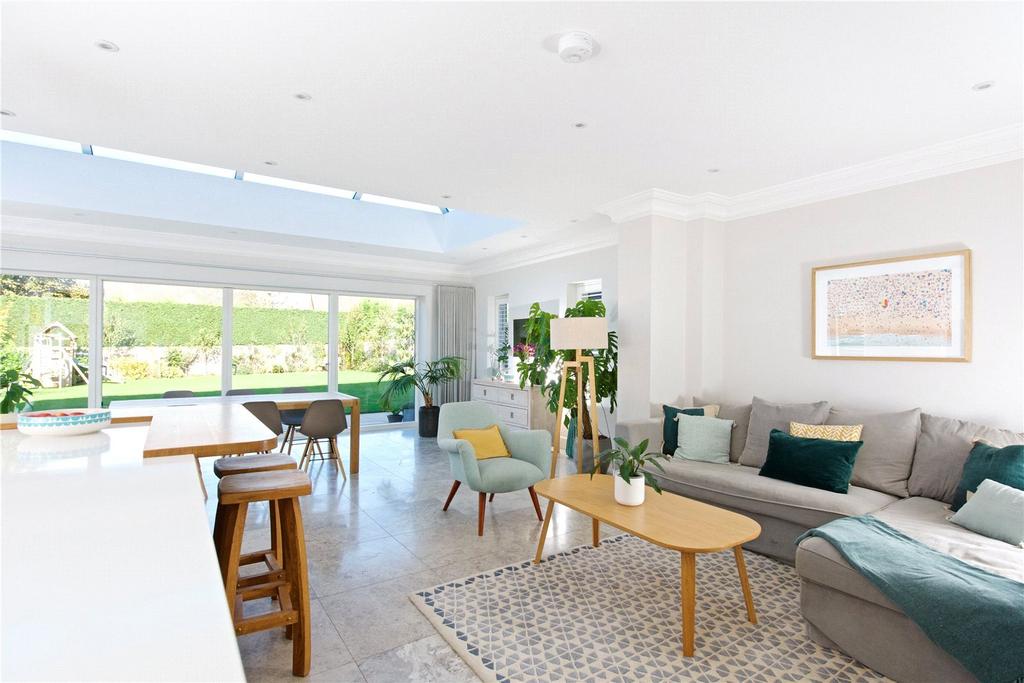 Kitchen/Living Area
