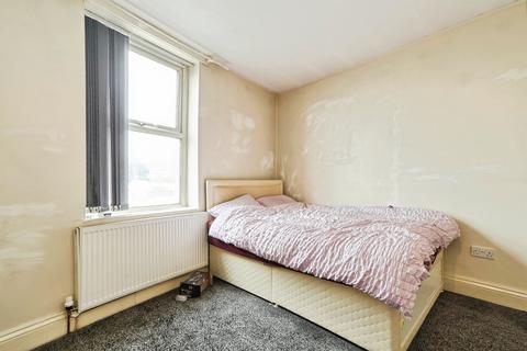2 bedroom end of terrace house for sale, Hard Ings Road, Keighley BD21