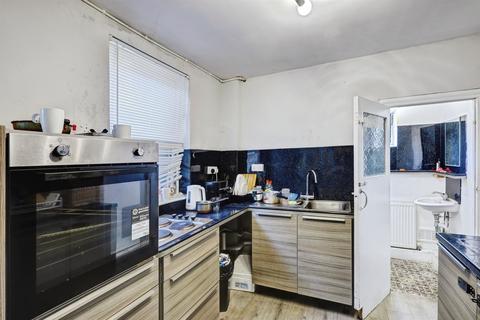 4 bedroom end of terrace house for sale, Newington Road, Northampton
