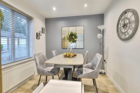 4 bedroom detached house for sale, Hedgerow Lane, Northampton