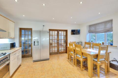 4 bedroom detached house for sale, Park Avenue, KETTERING