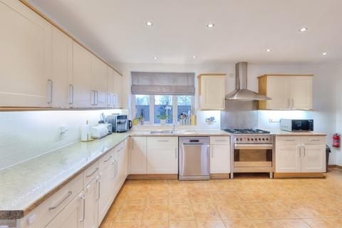 4 bedroom detached house for sale, Park Avenue, KETTERING