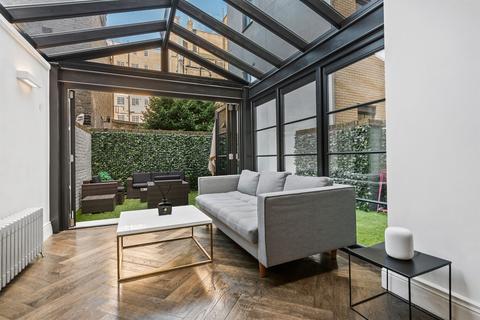 undefined, Guilford Street, Bloomsbury, London