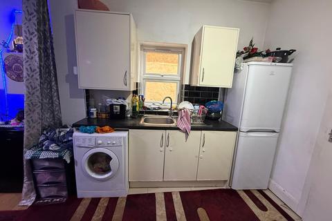 1 bedroom flat to rent, Southall, UB2