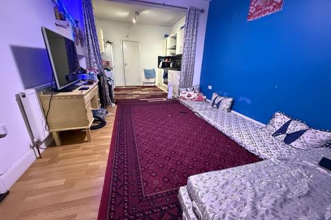 1 bedroom flat to rent, Southall, UB2