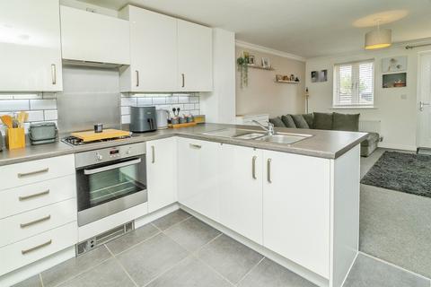 2 bedroom end of terrace house for sale, Aylesbury Drive, Houghton Regis, Dunstable