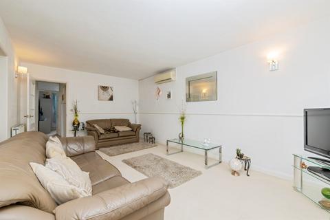 undefined, Birchwood Avenue, Lincoln