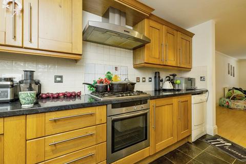 undefined, Ellisons Quay, Burton Waters, Lincoln