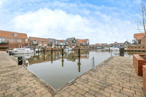 undefined, Ellisons Quay, Burton Waters, Lincoln