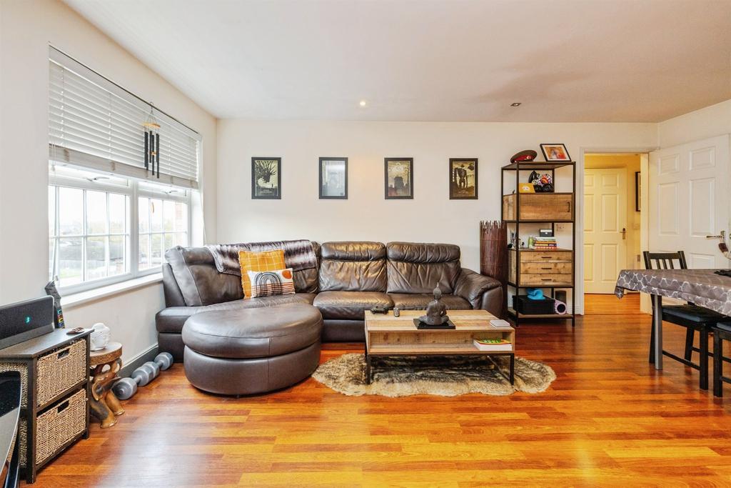 Kitchen / Lounge