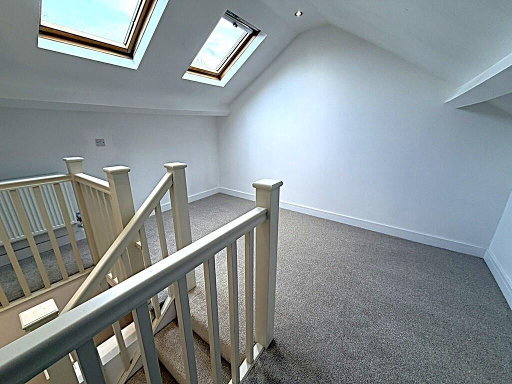 Attic bedroom 3rd.jpg
