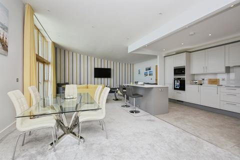 3 bedroom penthouse for sale, Midway Quay, Eastbourne