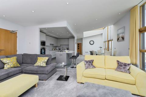 3 bedroom penthouse for sale, Midway Quay, Eastbourne