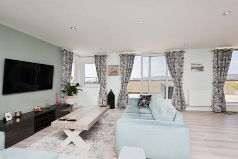 3 bedroom penthouse for sale, Groombridge Avenue, Eastbourne
