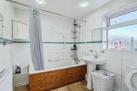 undefined, Waltham Avenue, LEICESTER