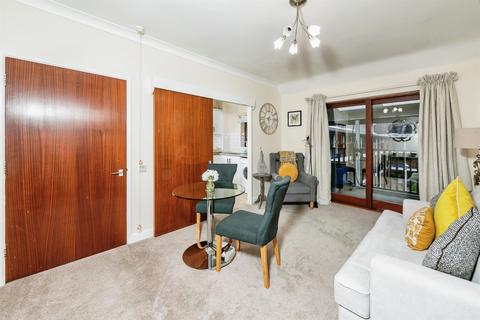 undefined, Emmbrook Court, Reading