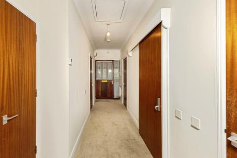 undefined, Emmbrook Court, Reading